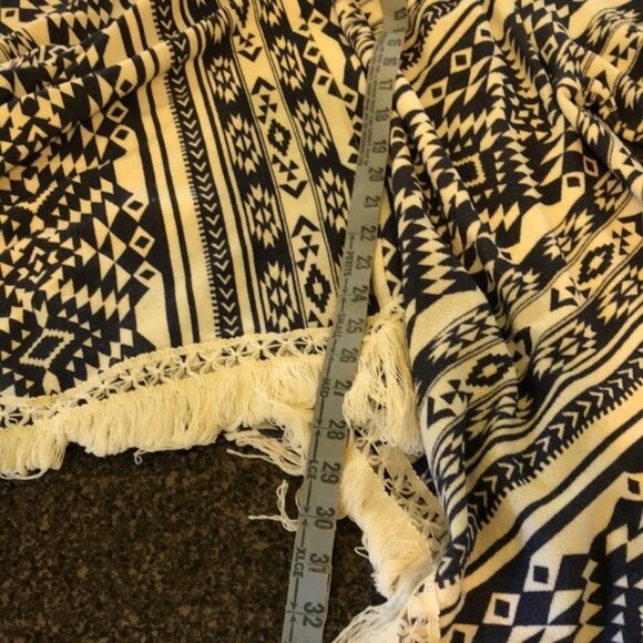 Massini XL Aztec Print Kimono Cardigan Shawl Fringe One Size Fits Most - Picture 7 of 9